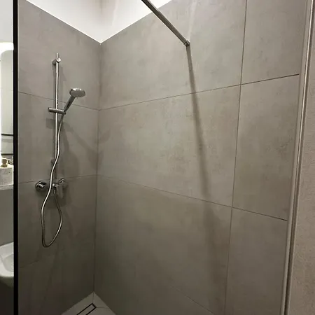 Neu - Naehe Dus, Cgn Und Hbf