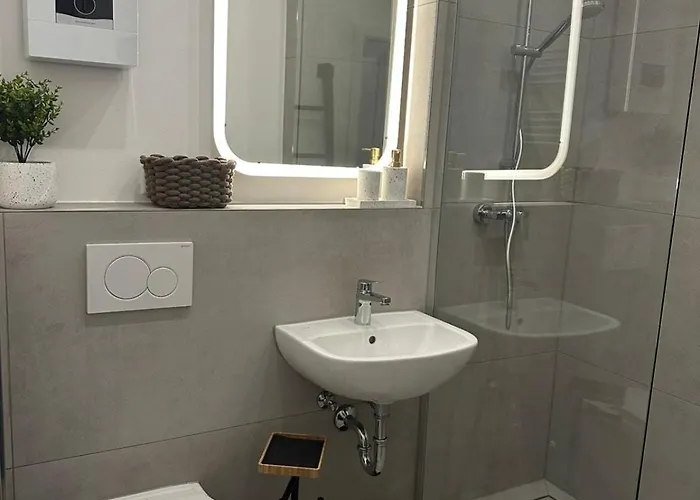 Neu - Naehe Dus, Cgn Und Hbf *